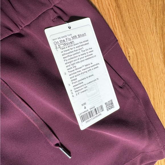 NWT lululemon on the fly woven shorts dark adobe size 4 - Picture 3 of 5